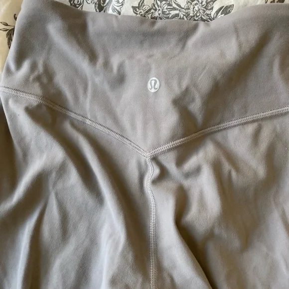 Lulu Align high-rise wide leg crop 23” - Picture 3 of 3